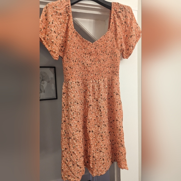 New dress never worn - Picture 2 of 4